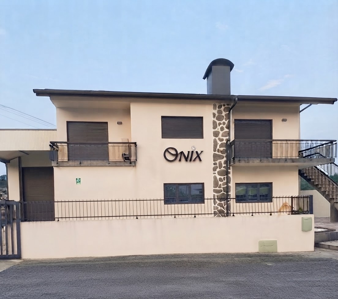 Fachada da fábrica ONIX em Friande